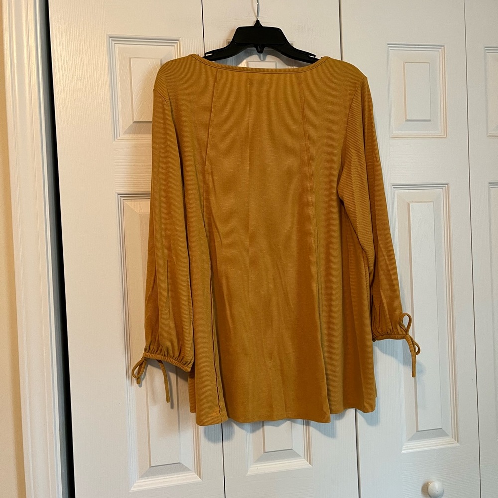 Wonderly Blouse - Picture 4 of 4